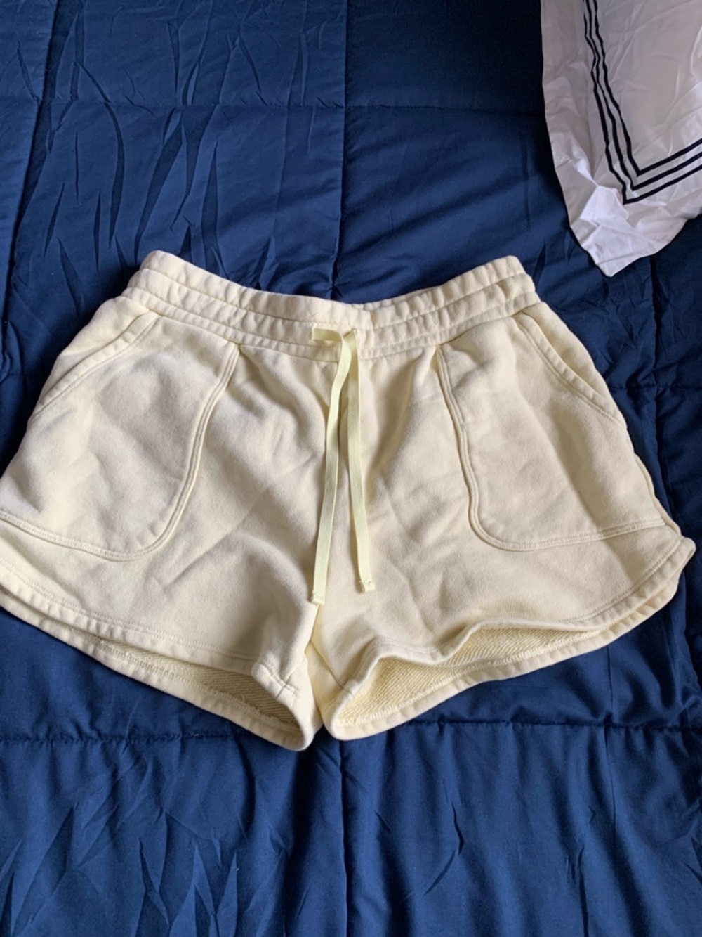 Beyond Yoga Pale Yellow Drawstring Athletic Shorts Size Small